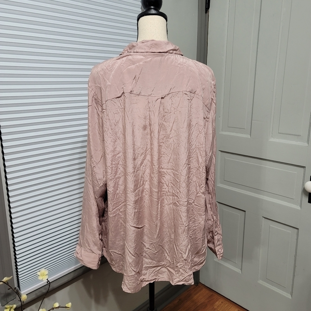 Torrid MADISON - FAWN CREPE BUTTON FRONT BLOUSE plus size 4 - Picture 4 of 10